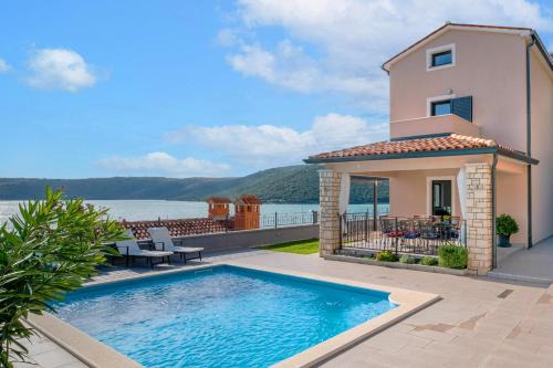 Trget House | Casa Mia near the sea with a stunning view