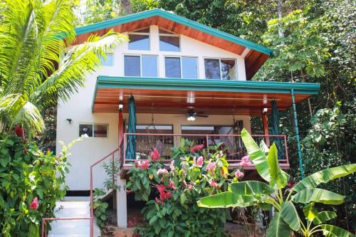 Uvita House | Casita Colibri–Mile to the Beach–Cable&Fiber Wifi!
