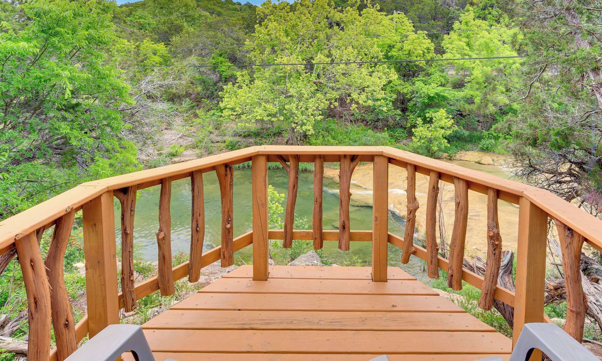 Davis Cottage | Cedar Falls Cabin: Nestled by Honey Creek