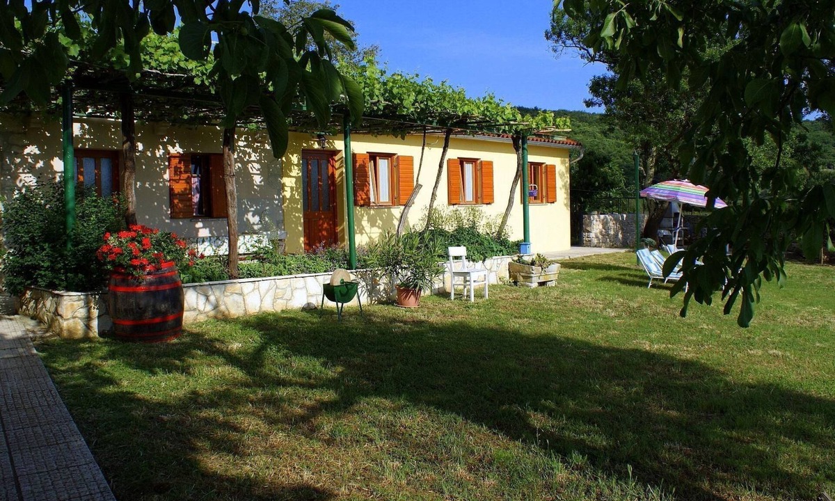 Salakovci House | Charmantes Ferienhaus in Bartići mit Terrasse by Interhome