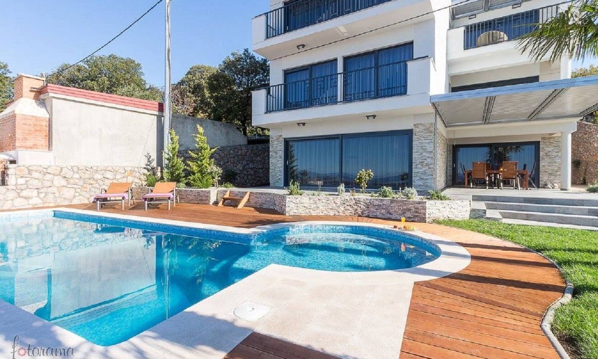 Klenovica Apartment | Charming apartment with pool, sea view, garage, washing machine