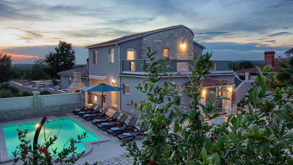 Gajana Villa | Charming villa Golubovo with pool near the beach