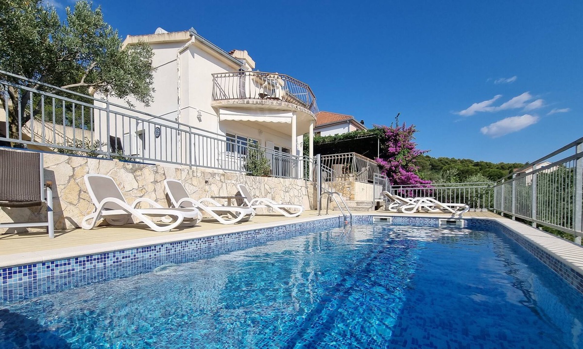 Trogir Villa | Ciovo villa with panoramic view, swimming pool. Close to beach and old town!
