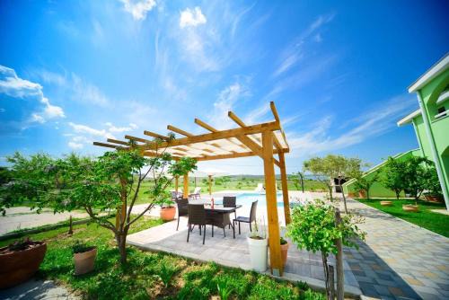 Ljubac Apartment | Comfortable Apartment with Sea View
