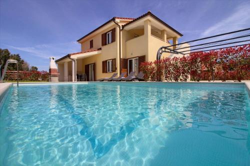 Banjole Villa | Complex of 2 villas Banjole-Olivia with 2 private pools for up to 20 persons only 200m from the beach - WiiBuk