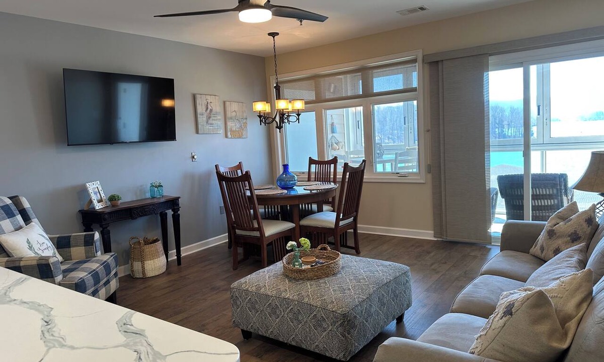 Smith Mountain Lake Condo | Condo with great Lake views. Come stay with us on your vacation ￼