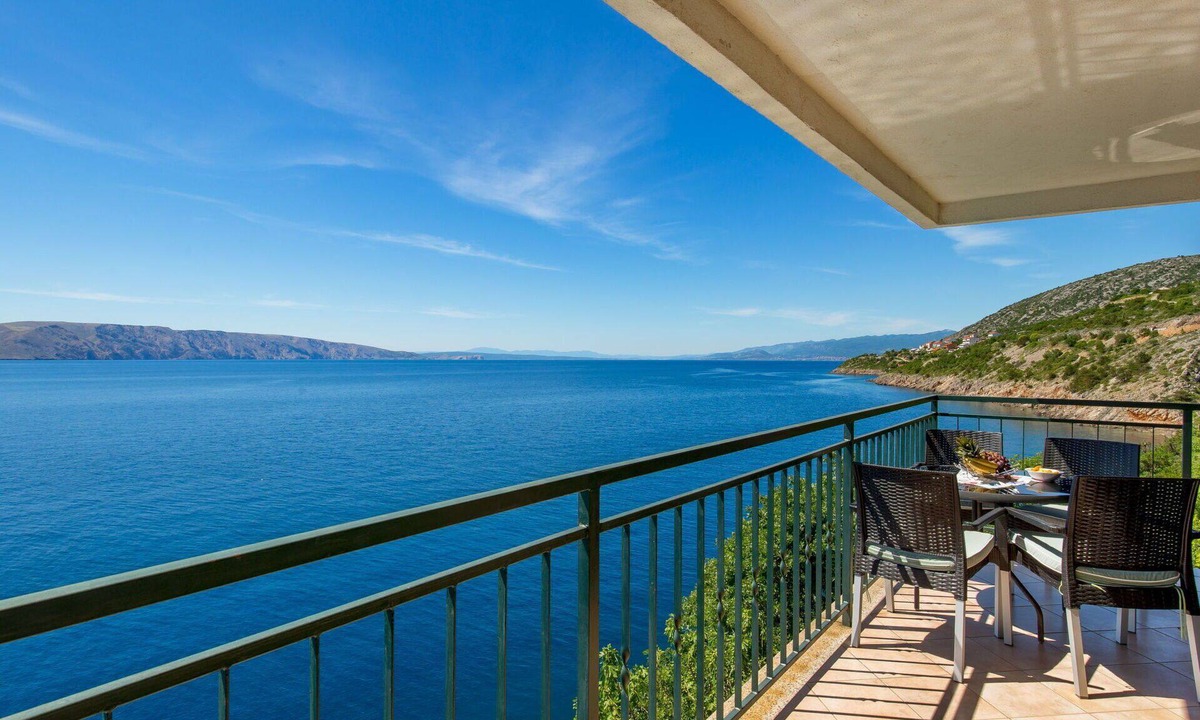 Vratarusa Apartment | Cosy apartment for 5 guests with pool, A/C, WIFI, TV, terrace and pets allowed