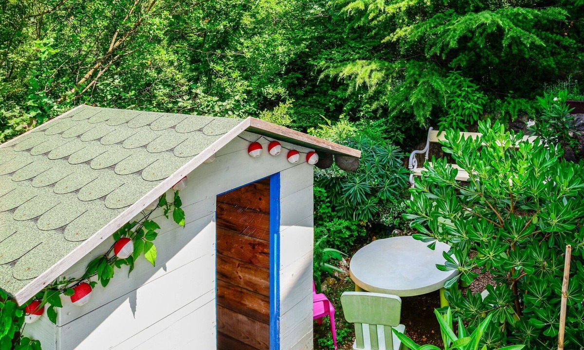 Smrika Apartment | Cosy apartment for 4 people with pool, A/C, WIFI, TV and patio