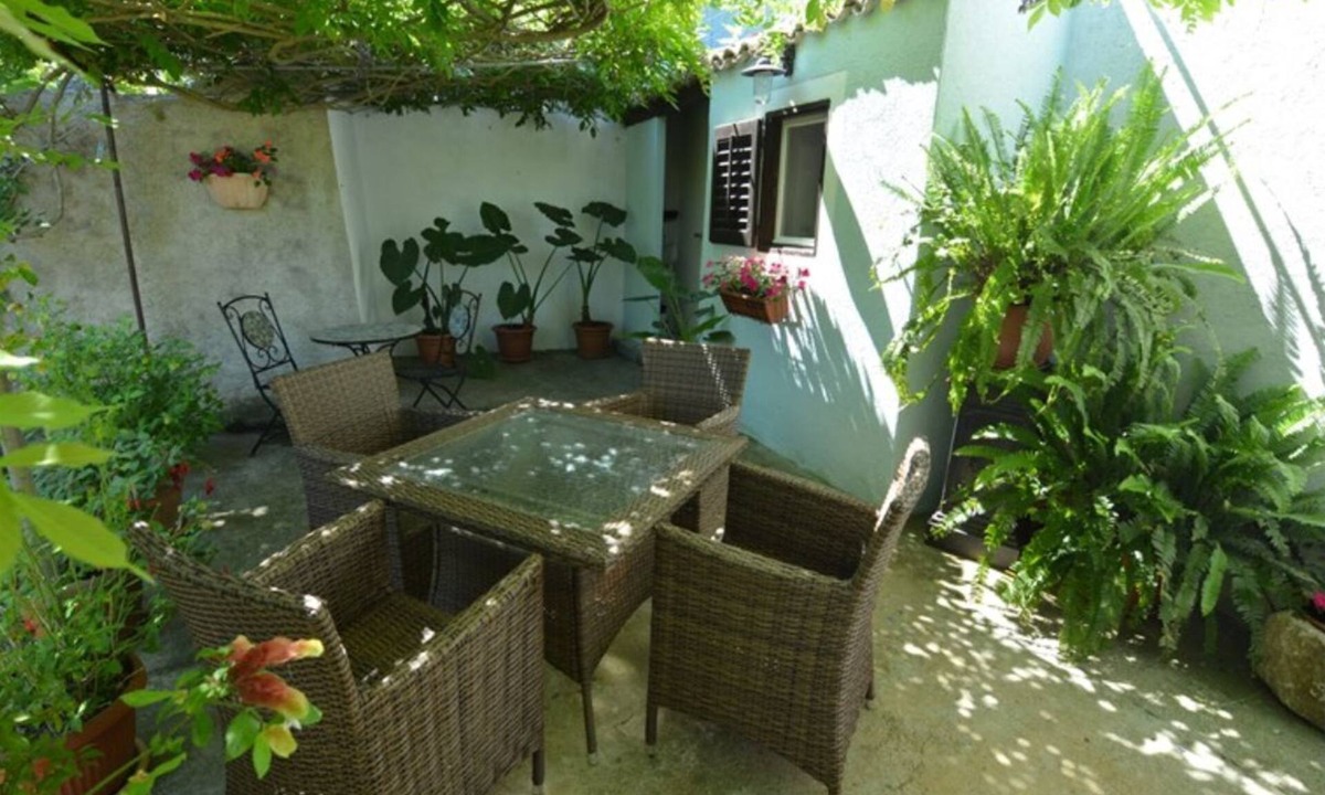 Veli Losinj Apartment | Cozy 2-BR Apartment, Pet-Friendly for 4 Guests