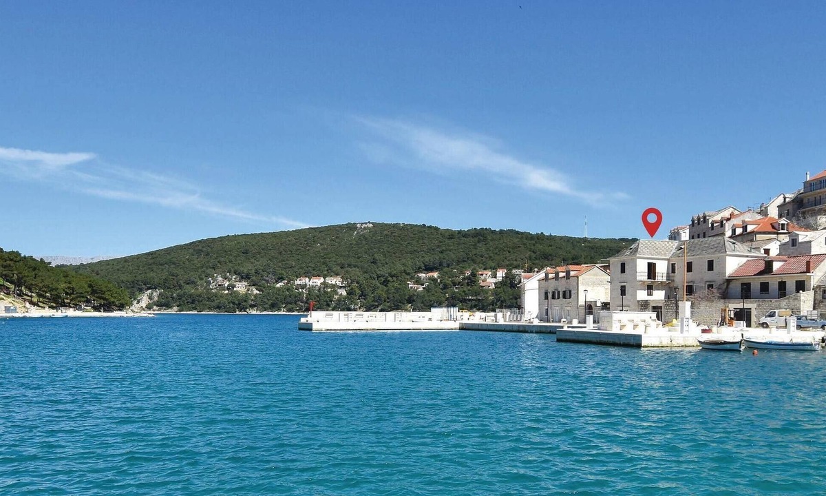 Pucisca Apartment | Cozy apartment in Pucisca with house sea view
