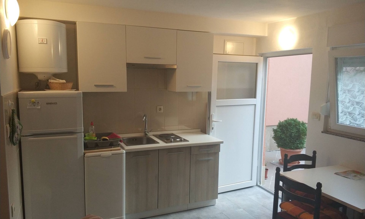 Cikovici Apartment | Cozy Apartment With Parking