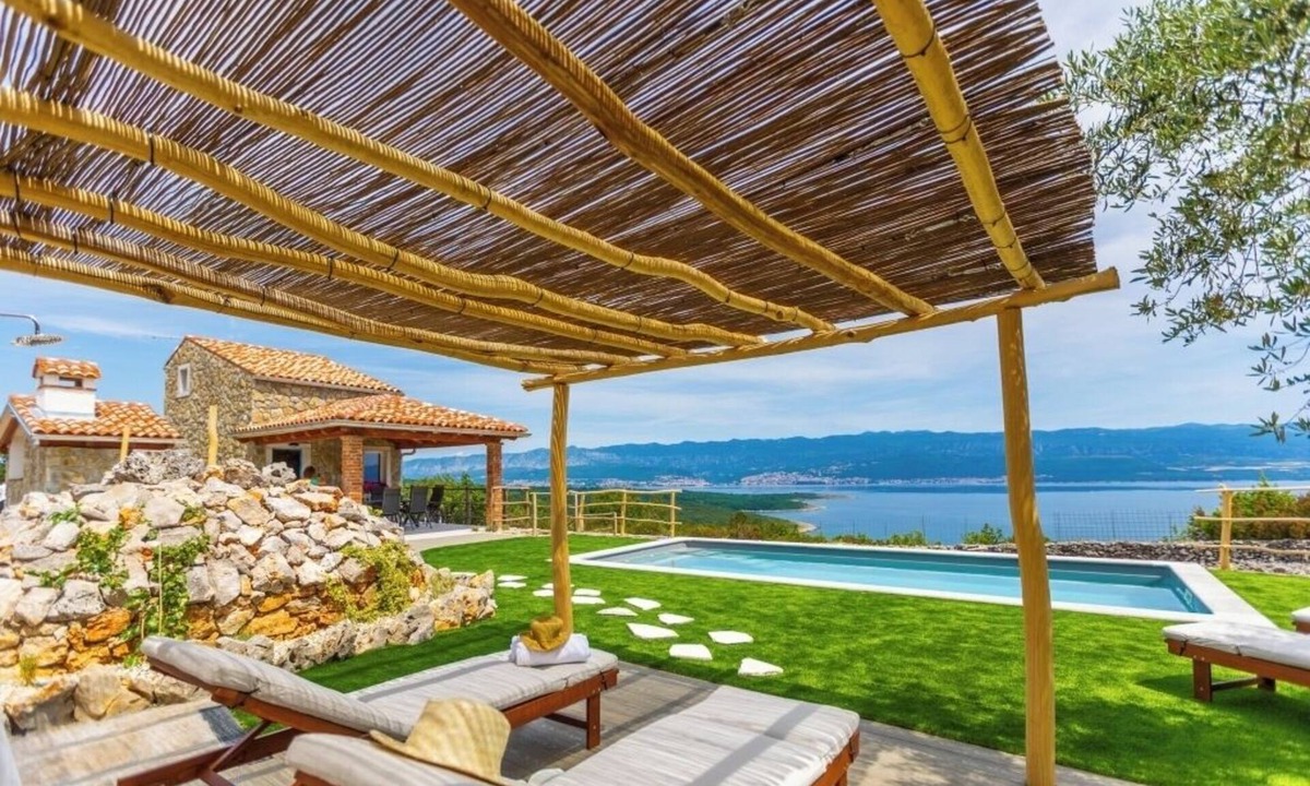 Risika Villa | Cozy detached villa with pool 5.000m2 plot