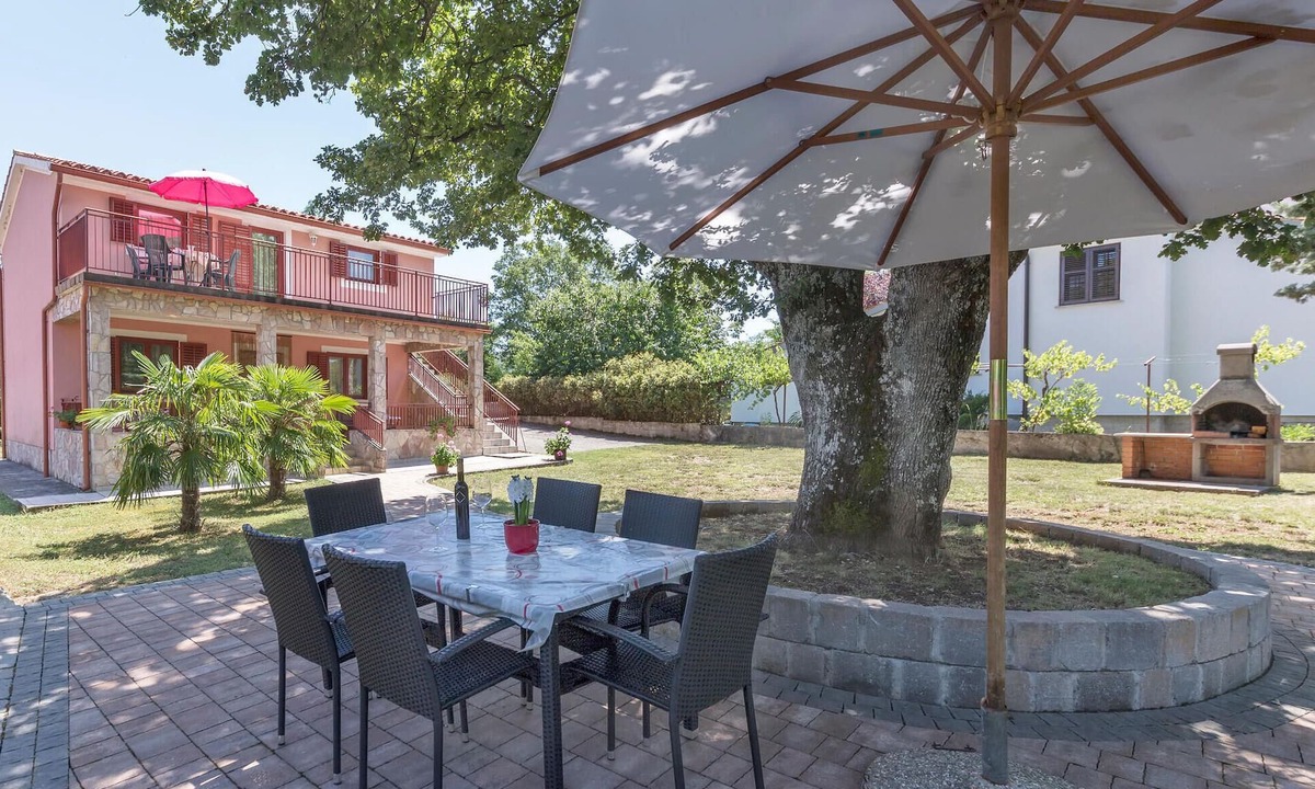 Rogocana House | Cozy home in Labin with kitchen