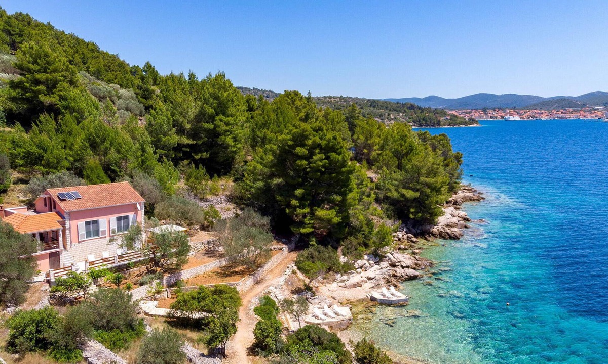 Vela Luka House | Cozy home in Sokolic with WiFi