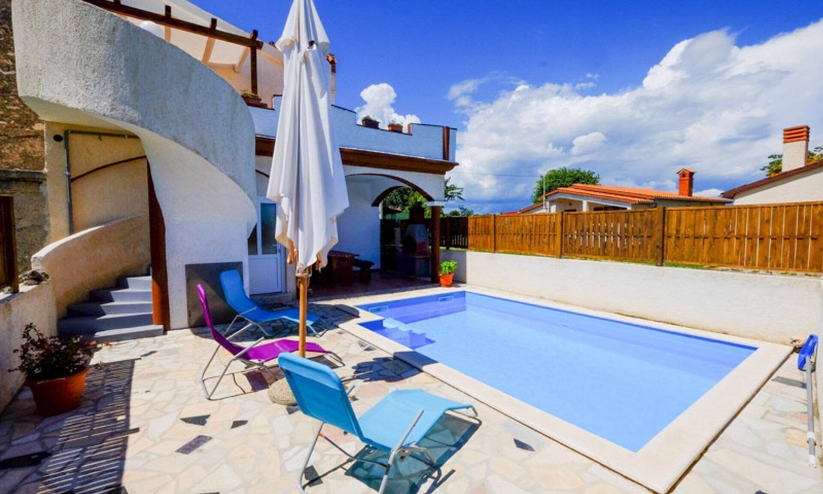 Rebici House | Cozy house with pool, terrace with grill, WiFi, satellite TV, partial sea view