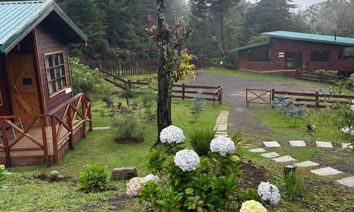 Canton Dota Cabin | Curuba Lodge