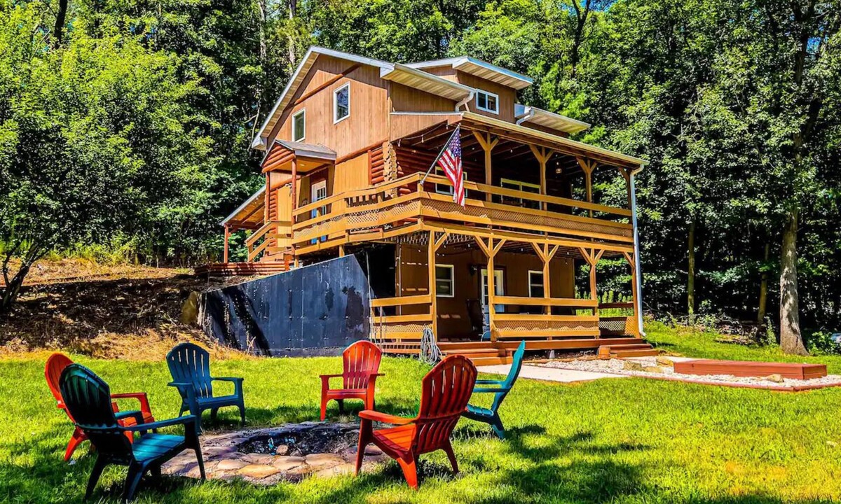 Wisconsin Dells Cabin | Dells Woodland Retreat | Family & Pet Friendly