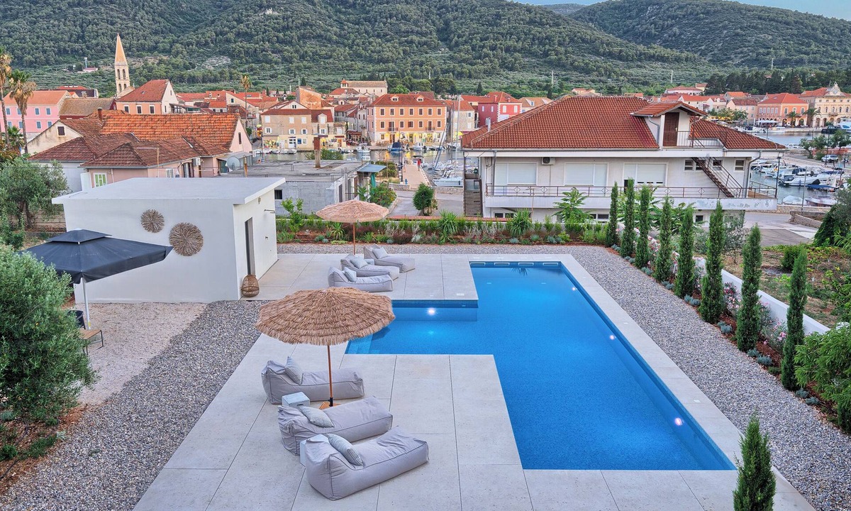 Stari Grad House | Designer House, Epic Pool, A+ Location Overlooking Stari Grad Old Town