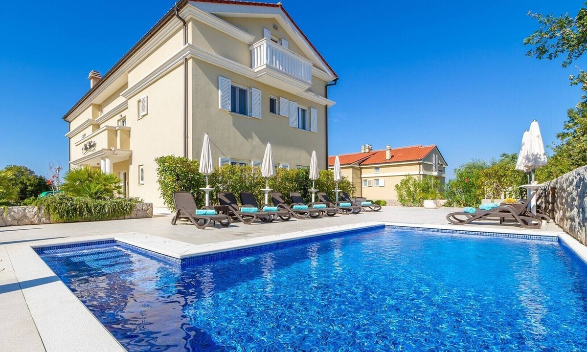 Zidarici Apartment | Elegant apartment Mande 1 with a terrace in villa on Krk