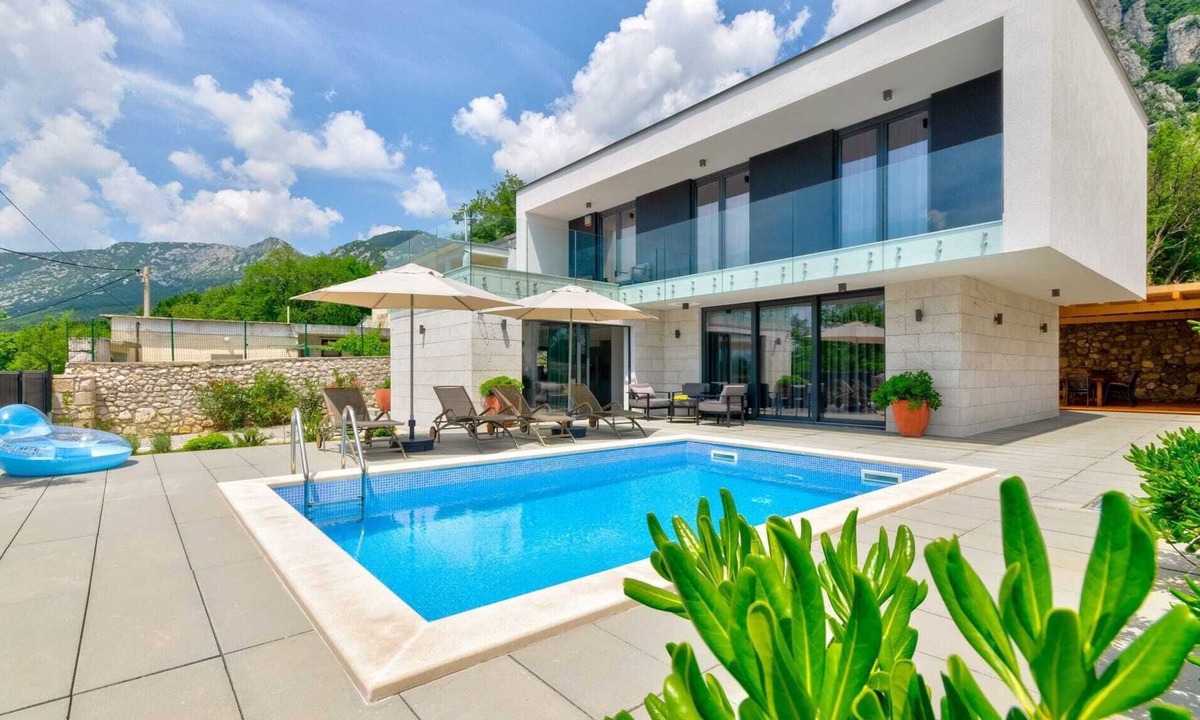 Grizane Villa | Excellent Villa Oasis with a pool, bbq, quiet area, family, gym