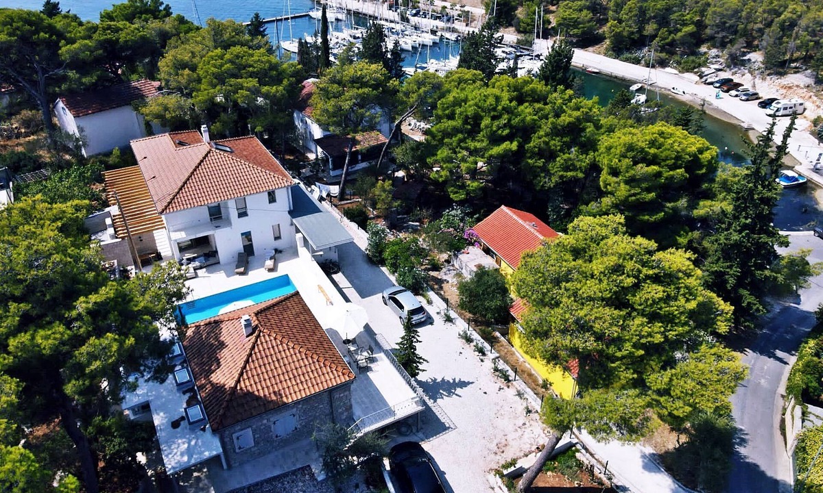 Milna (Brac) House | ➤Exclusive vacation home "Villa Marumare", new build 2021, pool, only 300 m to the beach