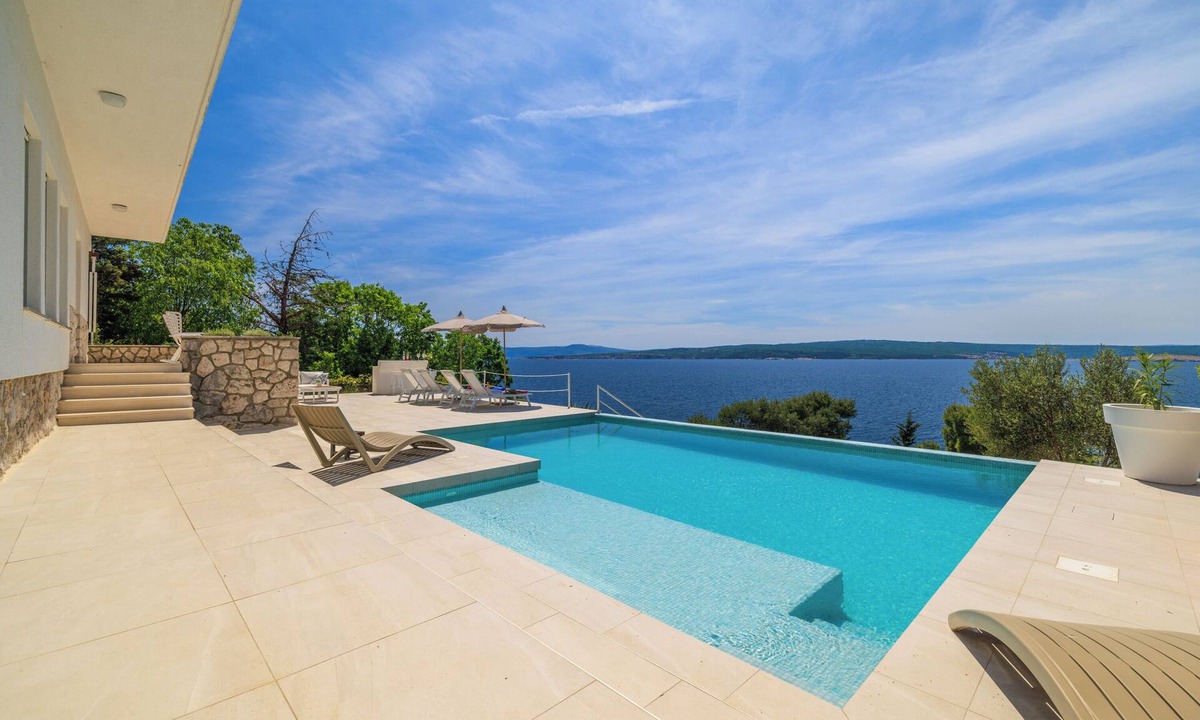Dramalj House | Exclusive villa by the sea for 6-8 people - pool & sea view