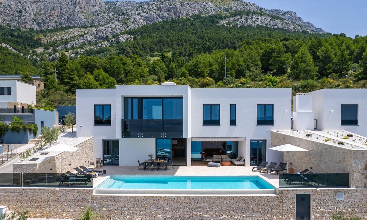 Omis Villa | Extravagant Omis Villa | 5 Bedrooms | Villa Chazaret | Frontline Location