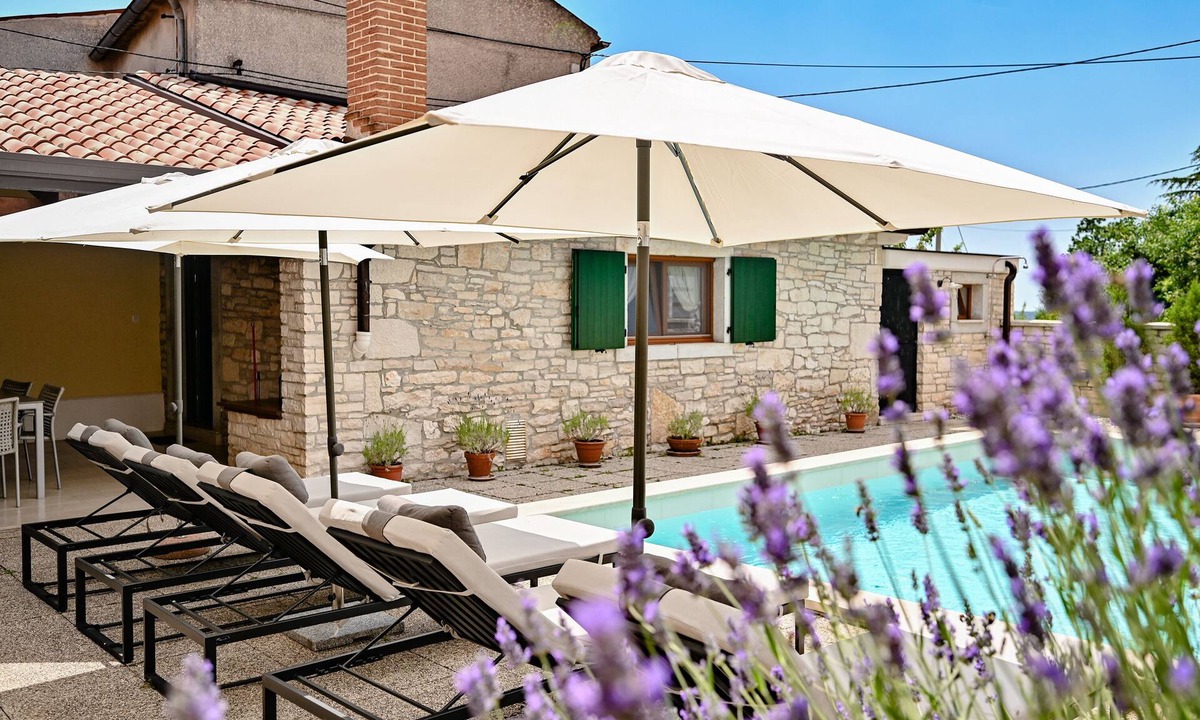 Krnica Villa | Familienferienhaus mit Schwimmbad, Sauna & Spielzimmer in Istrien, pet Friendly