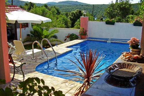 Maslinica Apartment | Family-friendly apartments with swimming pool Maslinica, Solta - 5180