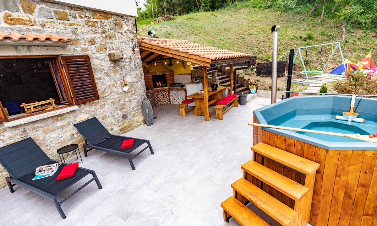 Lanisce House | Family-friendly house with hot tub Rašpor, Central Istria - Središnja Istra (K-21878)