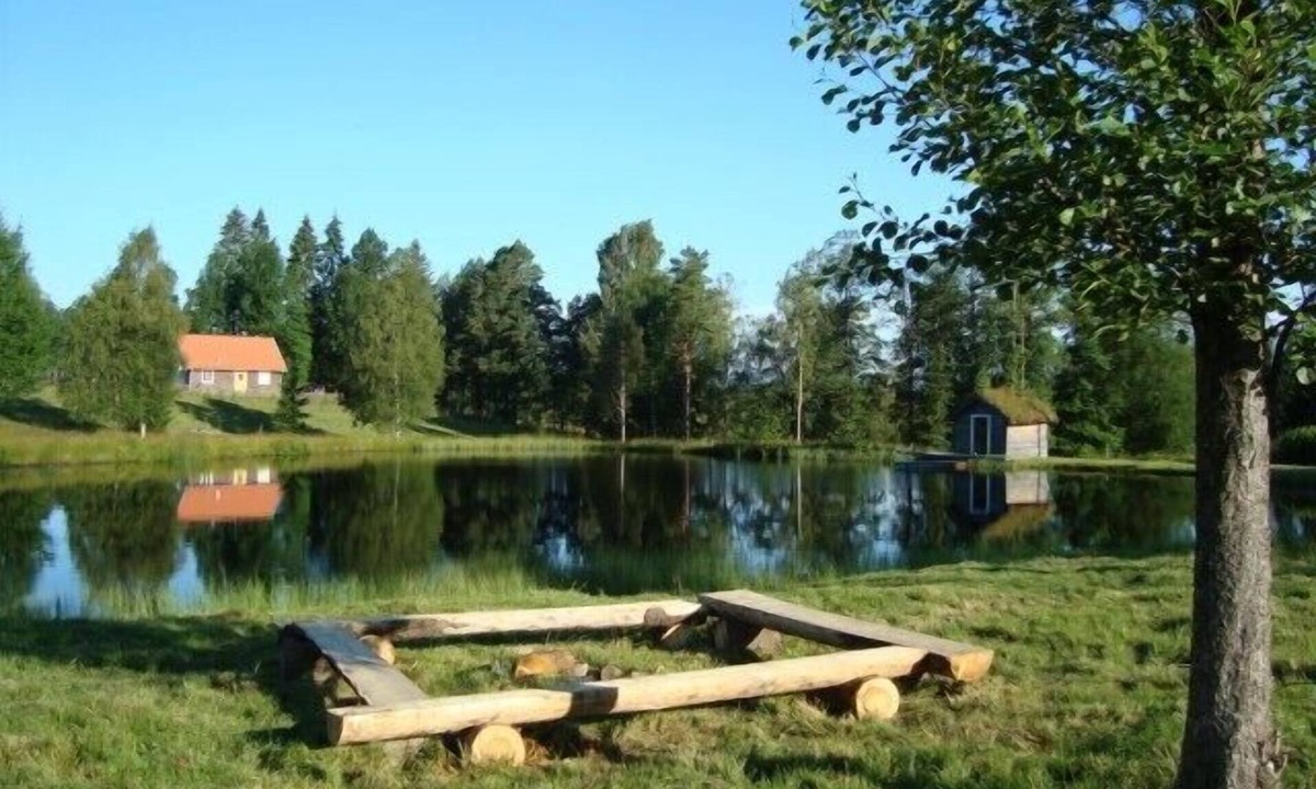 Savsjo Cabin | Familyfriendly Loudge with lake to swim and fish in and sauna