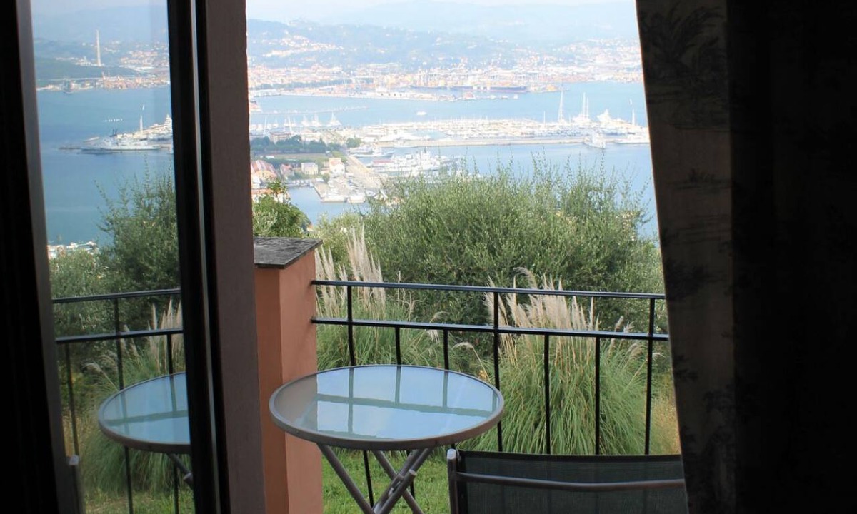 La Spezia Apartment | Farmholiday Terrazza sul Golfo - 5 Terre - Bilocale free wifi free parking