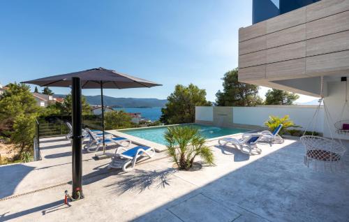 Komarna Villa | Ferienhaus für 8 Personen mit Pool und Meerblick