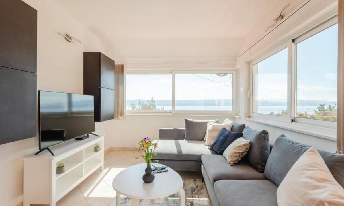 Marusici Apartment | Four-bedroom apartment with a swimming pool Marušići, Omiš (A-21377-a)