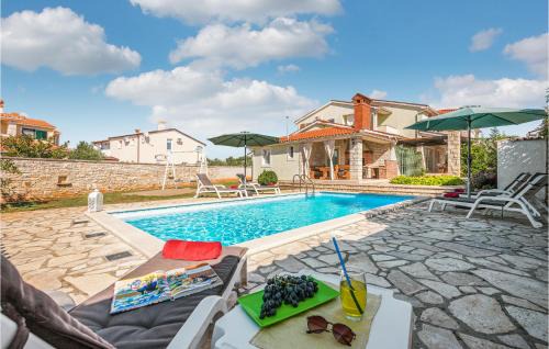 Gajana House | Four-Bedroom Holiday Home In Golubovo