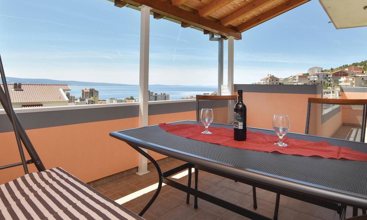 Dugi Rat Apartment | Gorgeous apartment in Dugi Rat