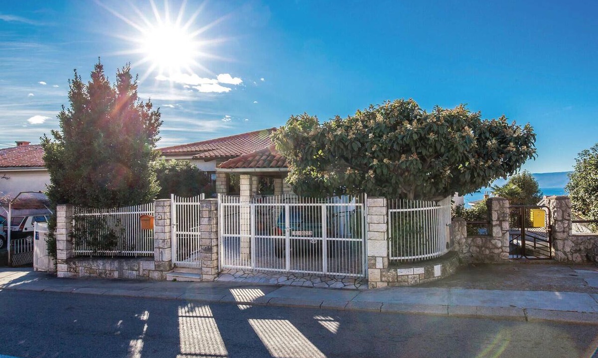 Zurkovo Apartment | Gorgeous apartment in Kostrena with WiFi