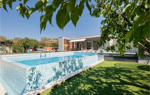 Sestanovac House | Gorgeous Home In Katuni