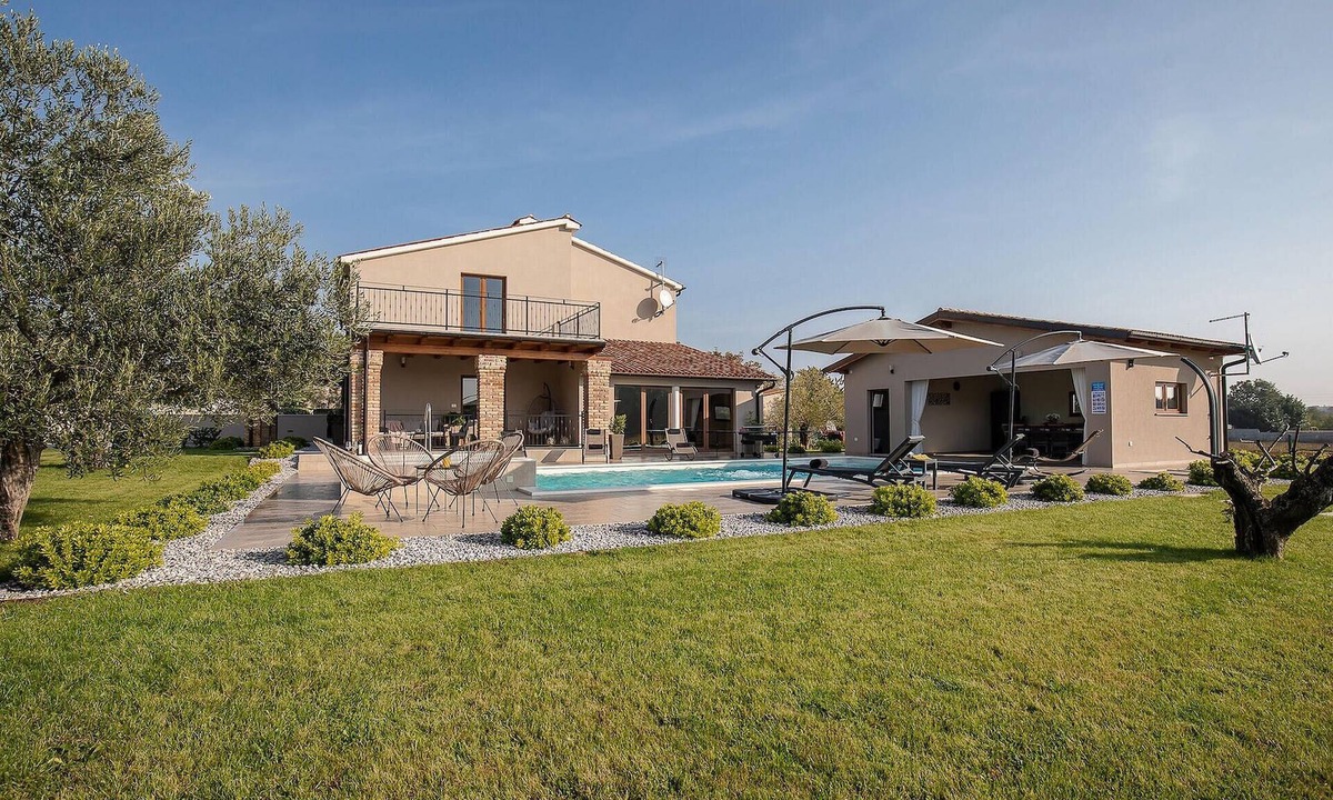 Loborika House | Gorgeous home in Marcana