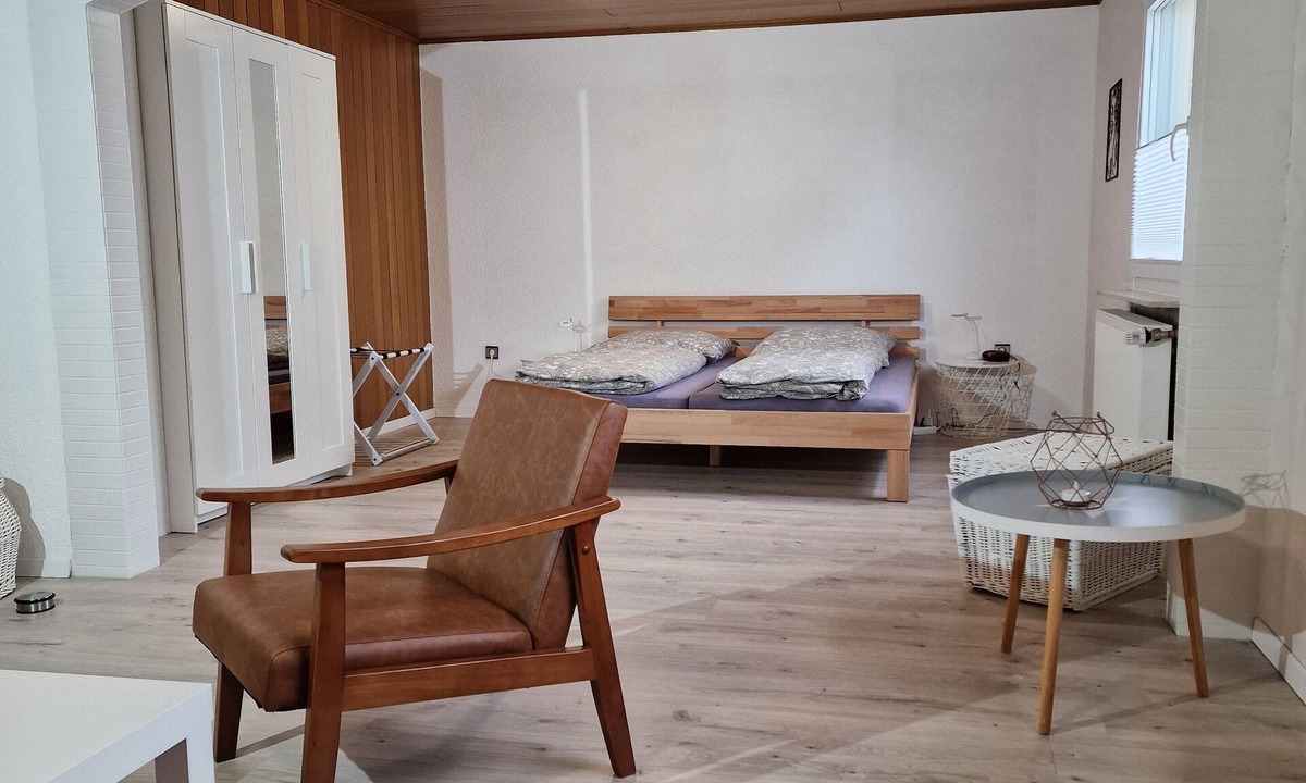 Buettelborn Apartment | Großzügige Ferienwohnung 4+1 Personen, 2 Schlafzimmer