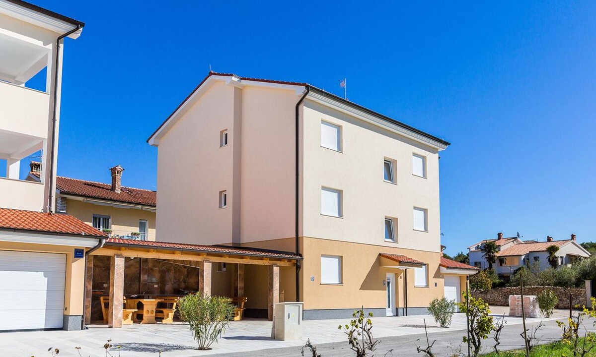 Medulin Apartment | Ground floor apartment with 3 bedrooms, terrace and WiFi