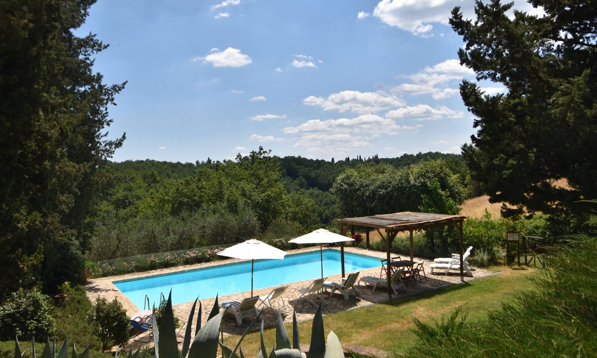 Villa Parigini Apartment | Guest House in Villa with pool, terrace, walks, 10 min. Siena, Chianti.