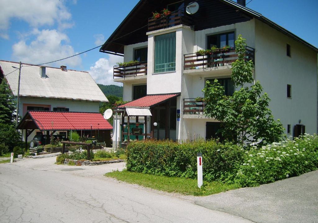 Crni Lug House | Guest House Raukar