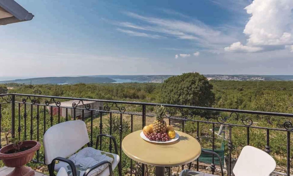 Viskovici Apartment | Holiday apartment with gallery and terrace