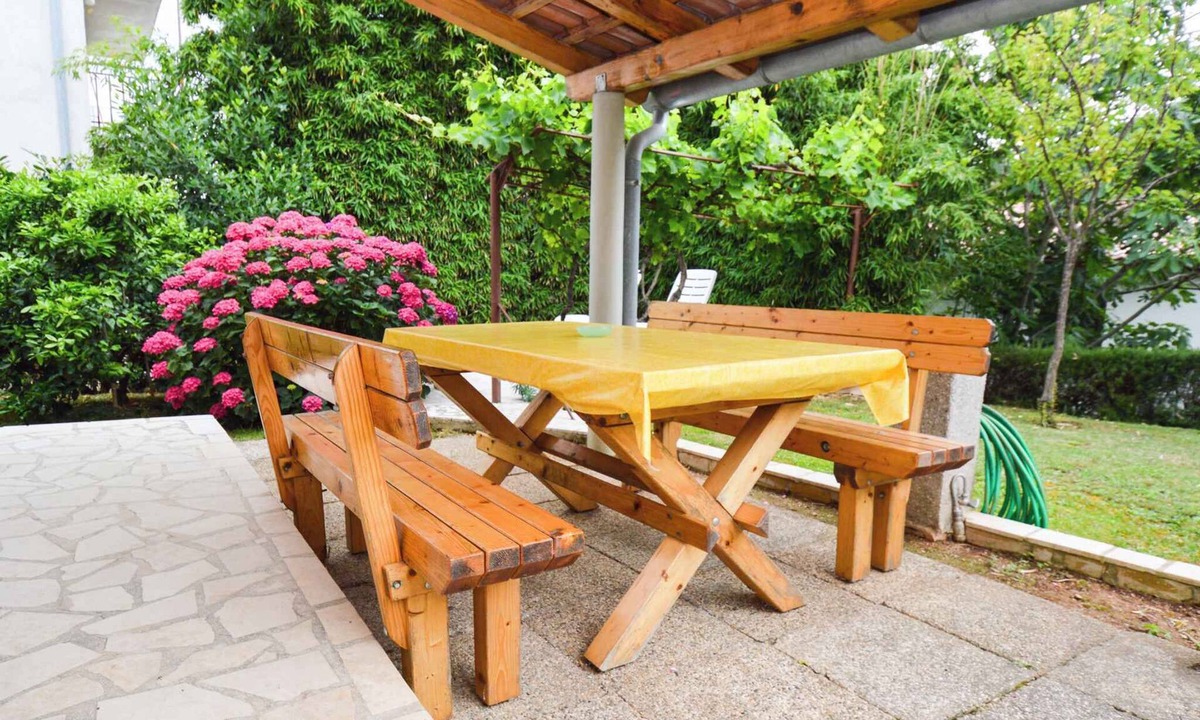 Pjescana Uvala Apartment | Holiday apartment 150 m from the beach