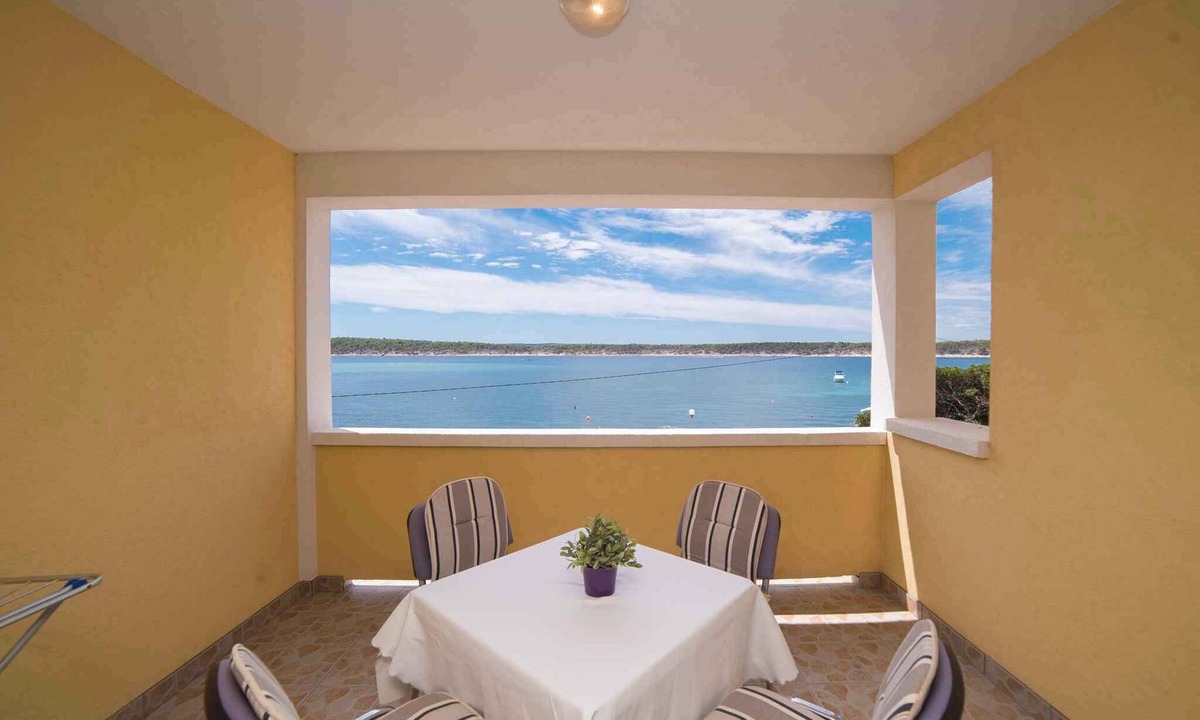 Barbat na Rabu Apartment | Holiday apartment directly by the sea