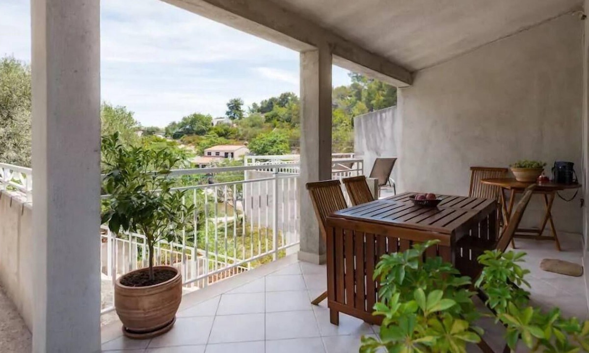 Donje Selo Apartment | Holiday apartment Grohote for 1 - 5 persons with 2 bedrooms - Holiday apartment in one or multi-fami