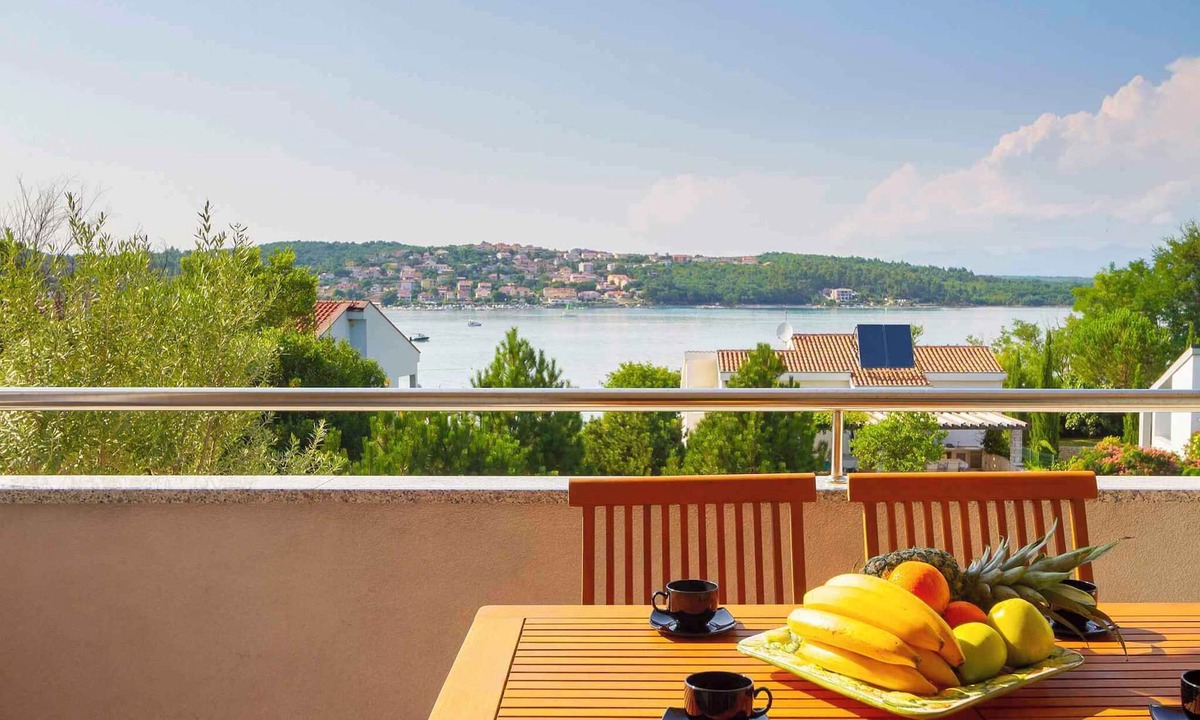 Soline Apartment | Holiday apartment with a balcony and sea view