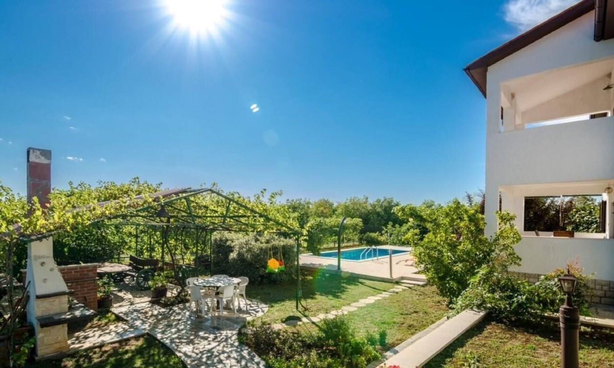 Kapelica Apartment | Holiday Apartment in Kapelica, Istria County with Incredible Terrace