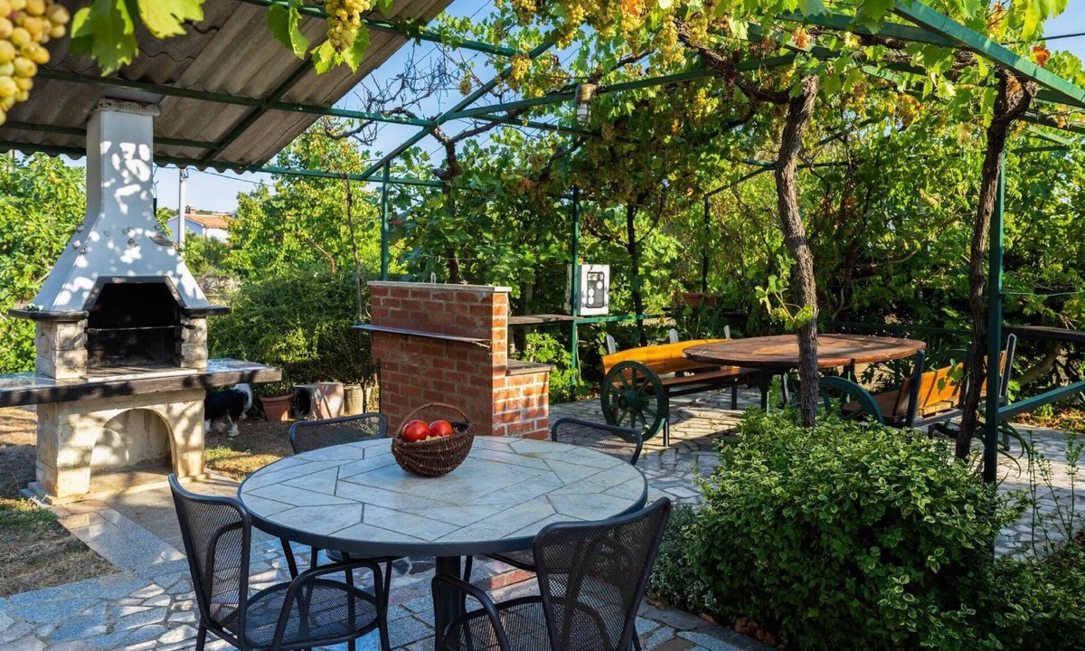 Kapelica Apartment | Holiday Apartment in Kapelica, Istria County with Incredible Terrace